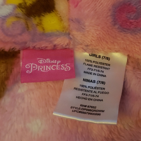 Robe - Picture 2 of 3